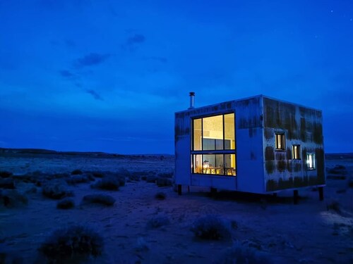 Glamp in the high desert! Modern design cabin. Star gazing.  Close to canyons.