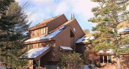 Pet Friendly Ski Vacation Condo in Waterville Valley Resort - Fri1v