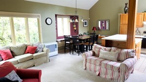 Condo (Forest Rim I1, Waterville Valley) | Living room