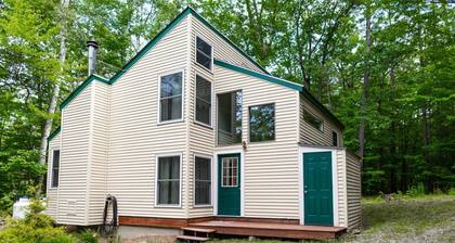 Private 3 Bedroom Home in the Woods of the White Mountains! Walk to Recreation Center - Df88e
