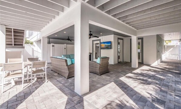 House, 3 Bedrooms | Balcony