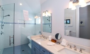 Huis, 3 slaapkamers | Badkamer | Een haardroger, handdoeken