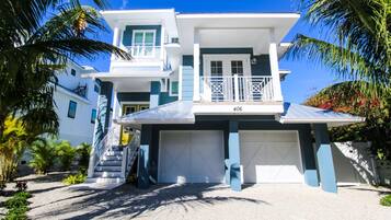 House, 5 Bedrooms | Exterior