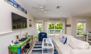 House, 3 Bedrooms | Living room | 42-inch flat-screen TV with cable channels, TV