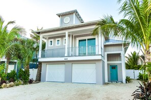 Exterior - Freckled Fin by AMI Locals (Anna Maria)