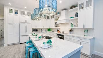 House, 4 Bedrooms | Private kitchen | Fridge, microwave, stovetop, dishwasher