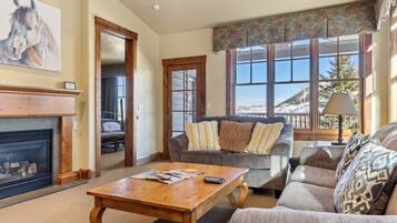 Smart-tv och eldstad