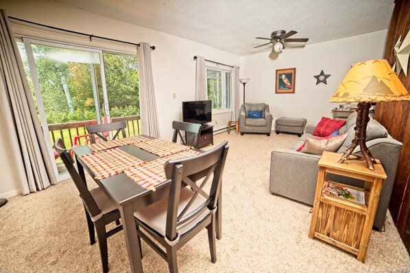 Condo (Boulder Village 5, Waterville Estates) | Living room