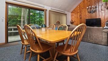 House (Snowood 43, Waterville Estates) | Private kitchen | Fridge, microwave, stovetop, dishwasher