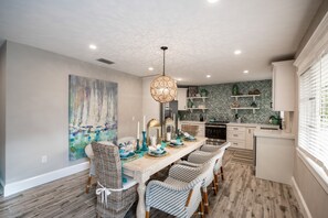 House, 3 Bedrooms | Private kitchen