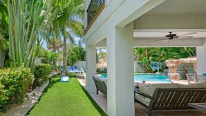 Outdoor pool - Island Pearl Oasis by AMI Locals (Holmes Beach)