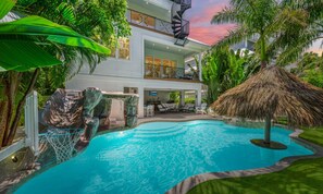 House, 4 Bedrooms | Pool