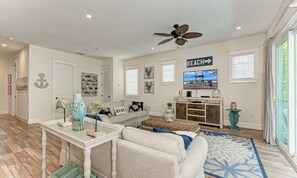 House, 4 Bedrooms | Living room