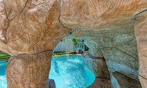 House, 4 Bedrooms | Pool