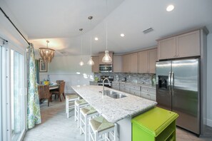 House, 5 Bedrooms | Private kitchen