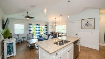 House, 3 Bedrooms | Private kitchen