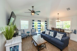House, 3 Bedrooms | Living room