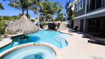 House, 4 Bedrooms | Private spa tub