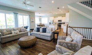 House, 4 Bedrooms | Living room