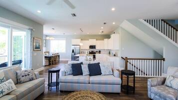 House, 4 Bedrooms | Living room