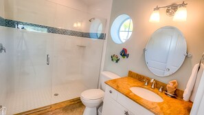 Appart'hôtel, 1 chambre | Salle de bain | Sèche-cheveux, serviettes fournies