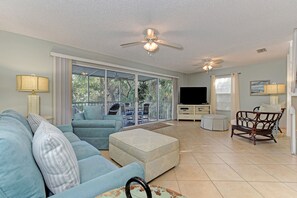 Condo, 3 Bedrooms | Living room