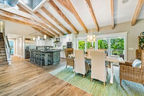 House, 4 Bedrooms | Private kitchen