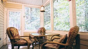House (Forest Ridge 42, Lincoln) | Private kitchen | Coffee/tea maker, cookware/dishes/utensils - A Charming Private Home Rental, Beautifully Landscaped and Located in Forest Ridge, Lincoln, NH - Fr42l (Lincoln)
