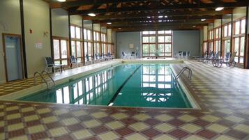 Rumah (Forest Ridge 42, Lincoln) | Kolam renang | Kolam renang indoor dan kolam renang outdoor