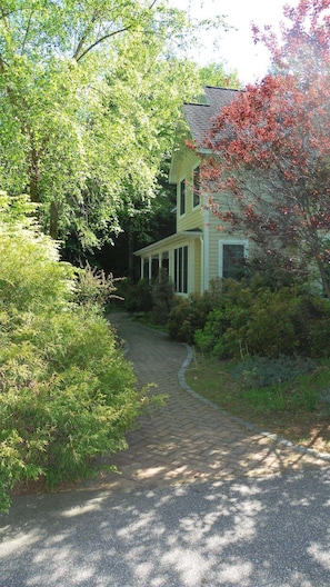 House (Forest Ridge 42, Lincoln) | Exterior - A Charming Private Home Rental, Beautifully Landscaped and Located in Forest Ridge, Lincoln, NH - Fr42l (Lincoln)