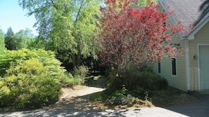 House (Forest Ridge 42, Lincoln) | Property grounds