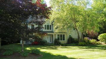 House (Forest Ridge 42, Lincoln) | Exterior