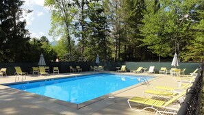 Condo (Windsor Hill B16, Waterville Valley) | Alberca | Alberca techada y alberca al aire libre