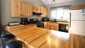 Unclassified image, 4 of 30, button - Newly Renovated Private 3 Bedroom Home in Waterville Estates Near Community Center - Bv146e (Campton)
