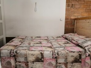 1 bedroom, bed sheets