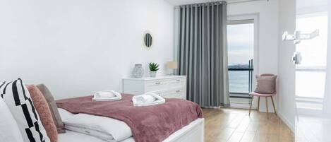 1 habitación, tabla de planchar con plancha, wifi y ropa de cama