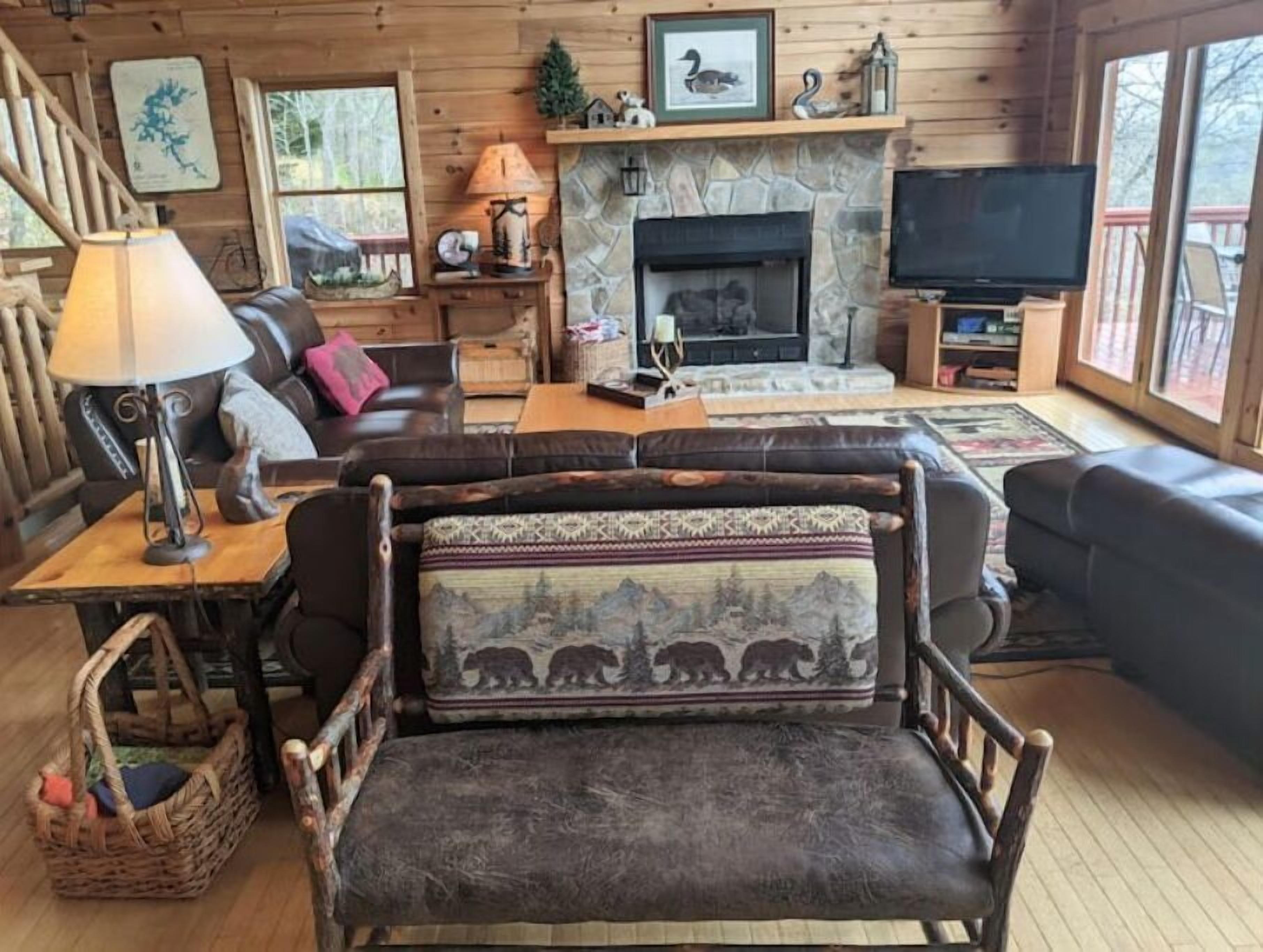 LONG VIEW LODGE~ Relax with Mountain & Lake Views