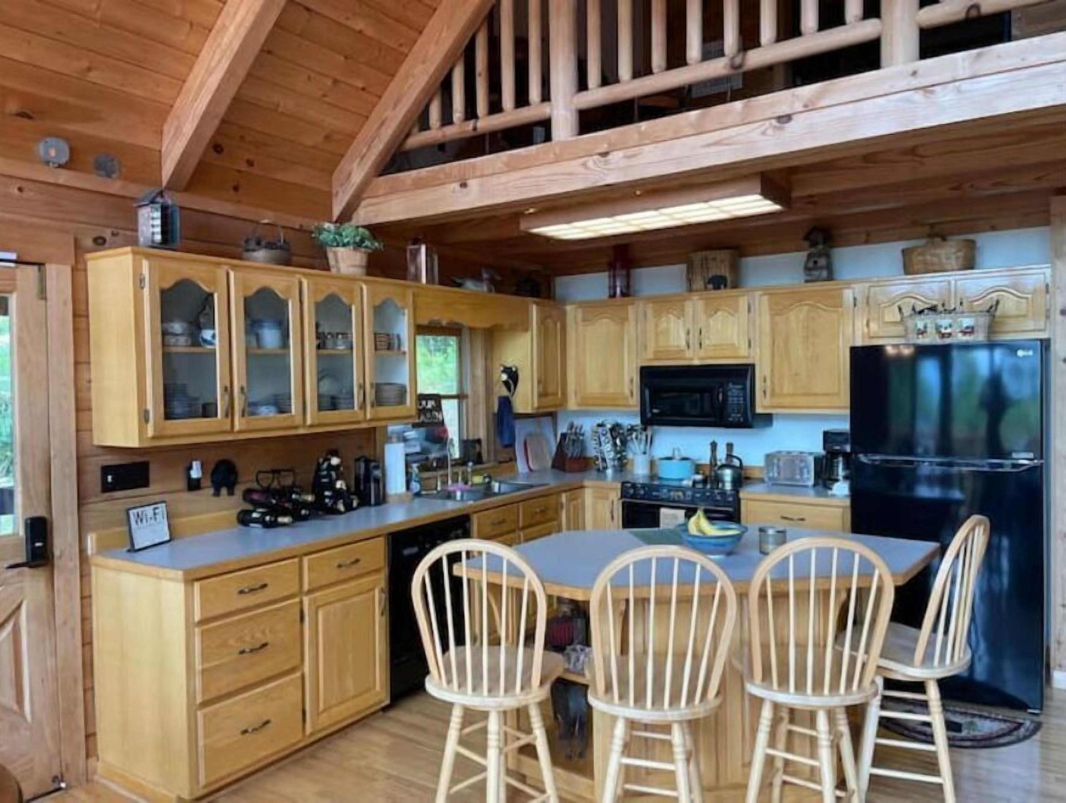 LONG VIEW LODGE~ Relax with Mountain & Lake Views