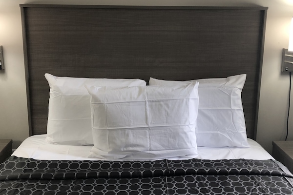Memory foam beds, WiFi (free)