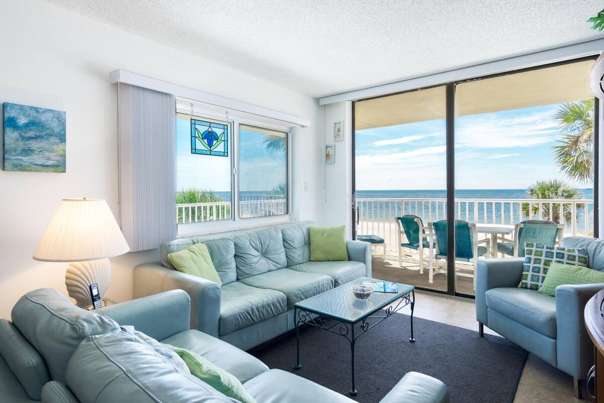 Condo, 3 Bedrooms | Living room | 36-inch TV with cable channels