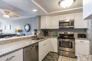 Condo, 3 Bedrooms | Private kitchen | Oven, cookware/dishes/utensils