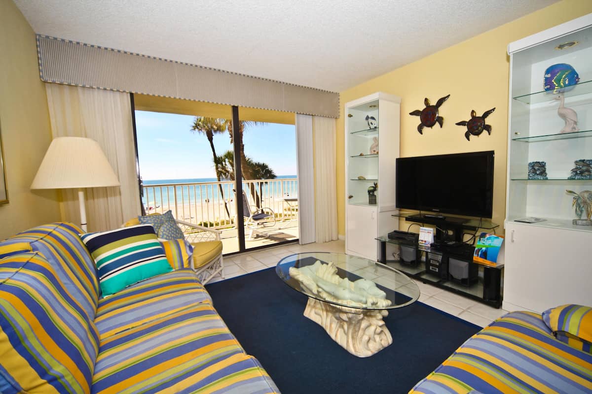 Condo, 2 Bedrooms | Living room | 36-inch TV with cable channels