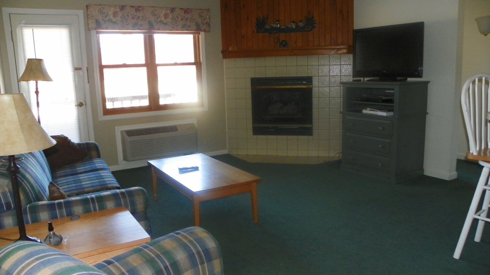 Condo (Deer Park 170A, North Woodstock) | Living room