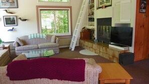 House (Clearbrook 127, Lincoln) | Living room