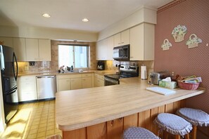 House (Clearbrook 127, Lincoln) | Exterior