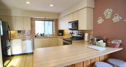 Private Home Close to Loon Mountain, Sleeps Families up to 14! - Cb127l