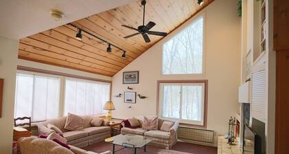 Private Home Close to Loon Mountain, Sleeps Families up to 14! - Cb127l