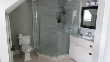 Rumah (Coolidge Falls 2B, Lincoln) | Kamar mandi