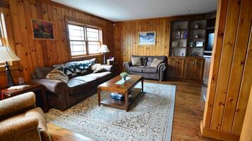 Rumah (Welch View 68, Thornton) | Ruang keluarga | TV layar datar