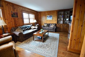 House (Welch View 68, Thornton) | Living room | Flat-screen TV - Private Pet Friendly 4 Bedroom Deluxe Vacation Home, Close to Waterville Valley Resort! - Wv68t (Thornton)